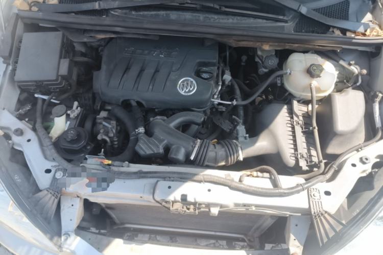 Used Buick GL8 2011 2.4L CT Comfort Edition Engine Bay