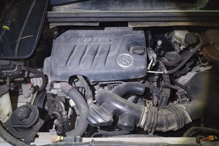 Used Buick GL8 2011 2.4L LT Executive Edition Engine Bay
