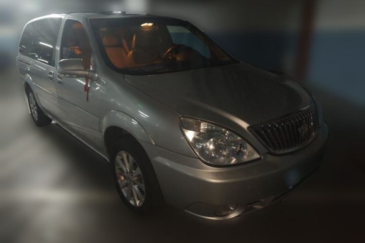 Used Buick GL8 2011 2.4L LT Executive Edition Front Right 45 Deg