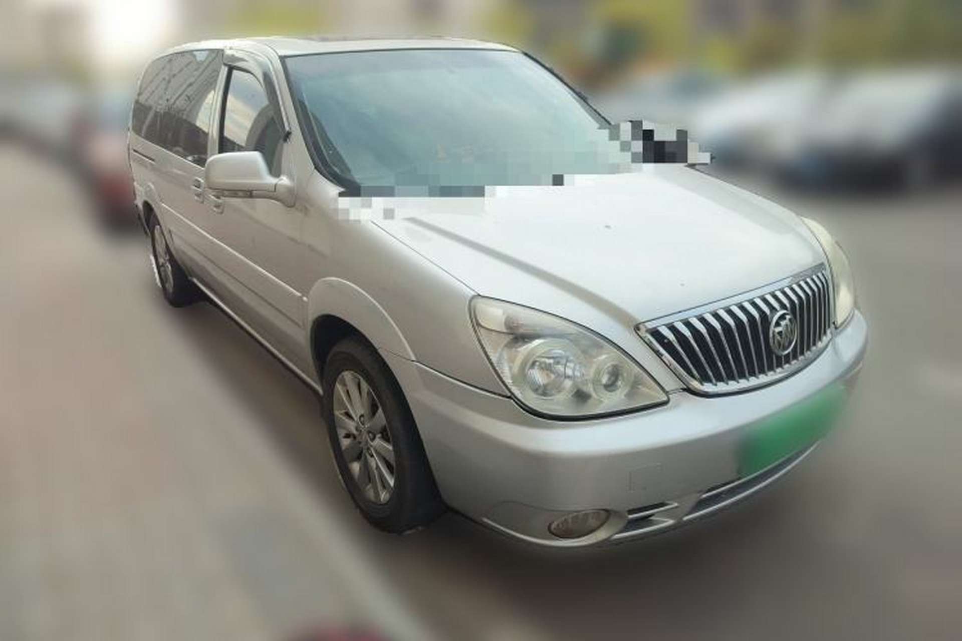Used Buick GL8 2011 2.4L LT Executive Edition Front Right 45 Deg
