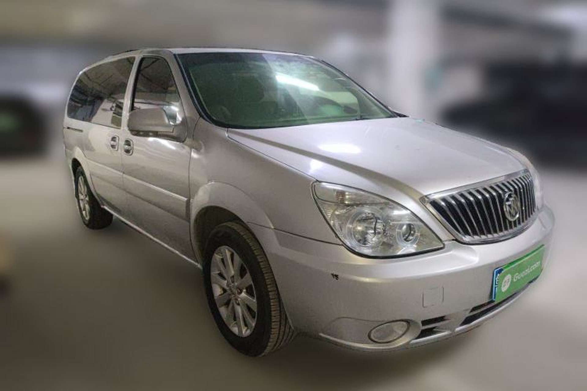 Used Buick GL8 2011 2.4L LT Executive Edition Front Right 45 Deg