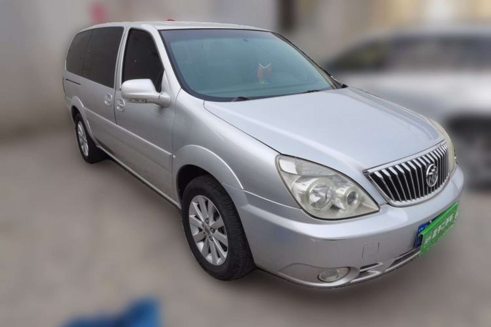 Used Buick GL8 2011 2.4L CT Comfort Edition Front Right 45 Deg