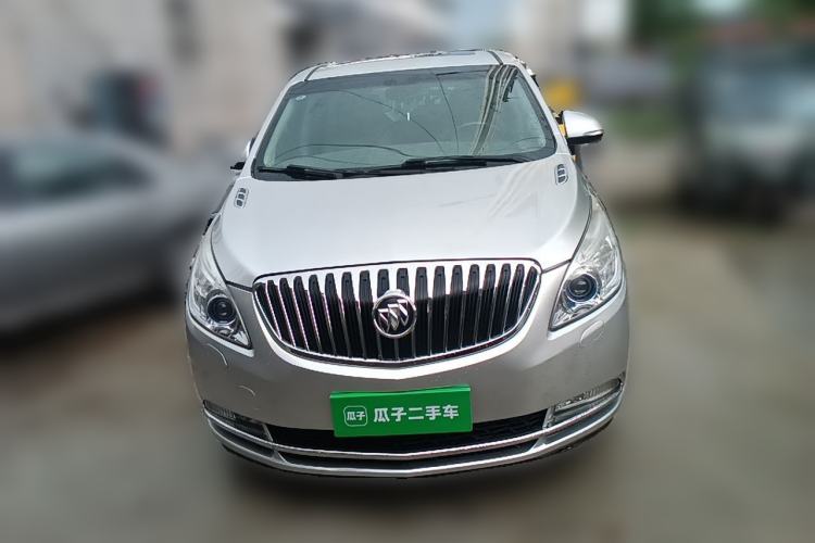 Used Buick GL8 2011 2.4L LT Luxury Business Executive Edition Front