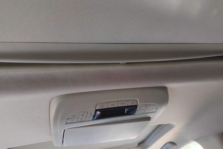 Used Buick GL8 2011 3.0L GT Luxury Business Haoya Edition Headliner