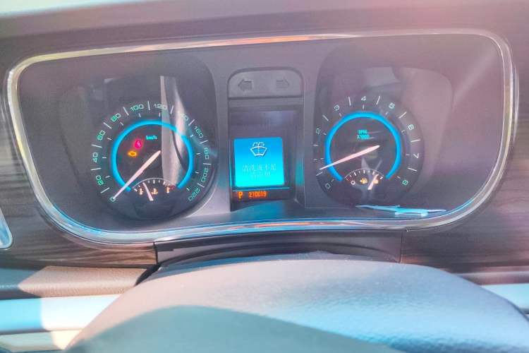Used Buick GL8 2011 3.0L XT Luxury Business Flagship Edition Instrument Cluster