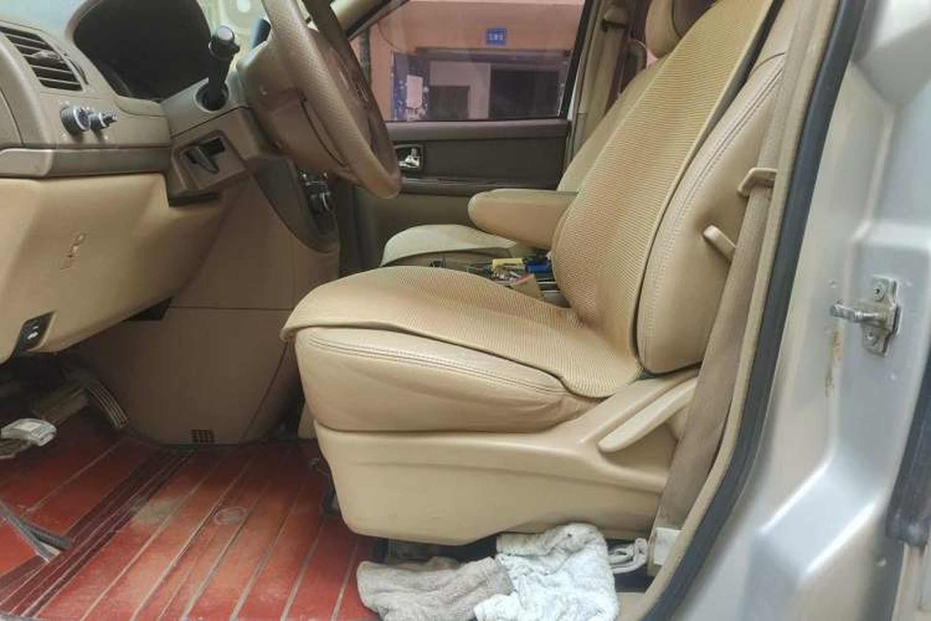 Used Buick GL8 2011 2.4L CT Comfort Edition Left Front Seat