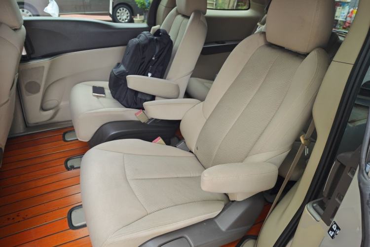 Used Buick GL8 2011 2.4L CT Luxury Business Comfort Edition Left Rear Seat