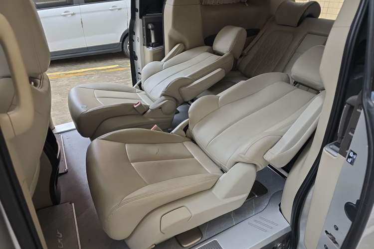 Used Buick GL8 2011 3.0L GT Luxury Business Haoya Edition Left Rear Seat