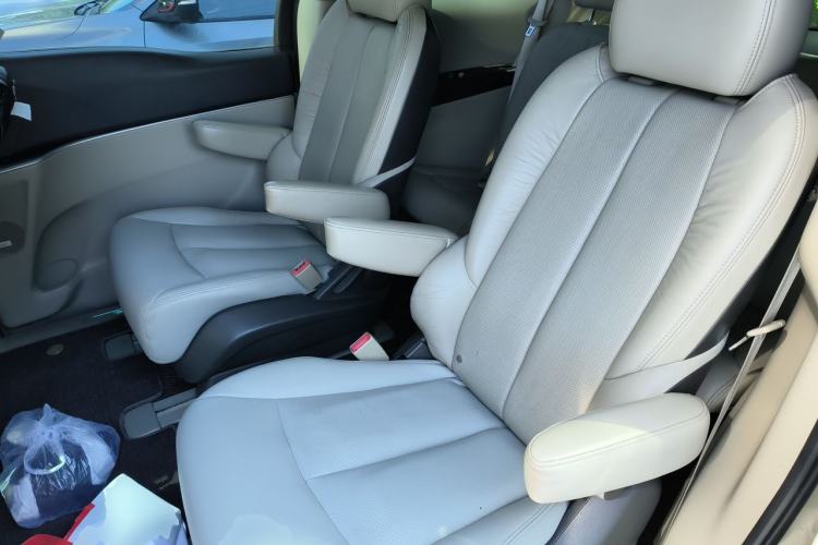 Used Buick GL8 2011 3.0L XT Luxury Business Flagship Edition Left Rear Seat