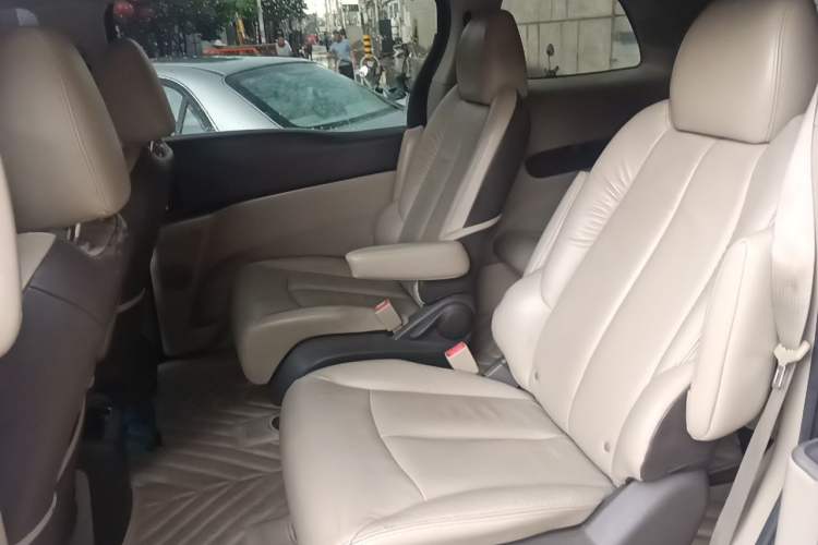 Used Buick GL8 2011 2.4L LT Luxury Business Executive Edition Left Rear Seat