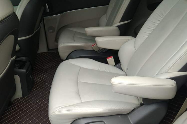 Used Buick GL8 2011 3.0L XT Luxury Business Flagship Edition Left Rear Seat
