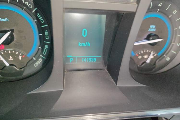 Used Buick GL8 2011 2.4L CT Luxury Business Comfort Edition Odometer Close Up