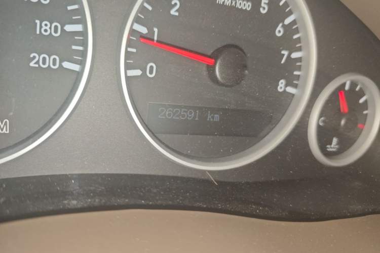 Used Buick GL8 2011 2.4L LT Executive Edition Odometer Close Up