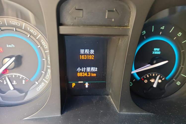 Used Buick GL8 2011 3.0L XT Luxury Business Flagship Edition Odometer Close Up