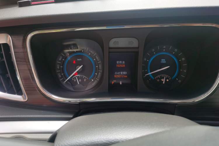 Used Buick GL8 2011 3.0L XT Luxury Business Flagship Edition Odometer Close Up