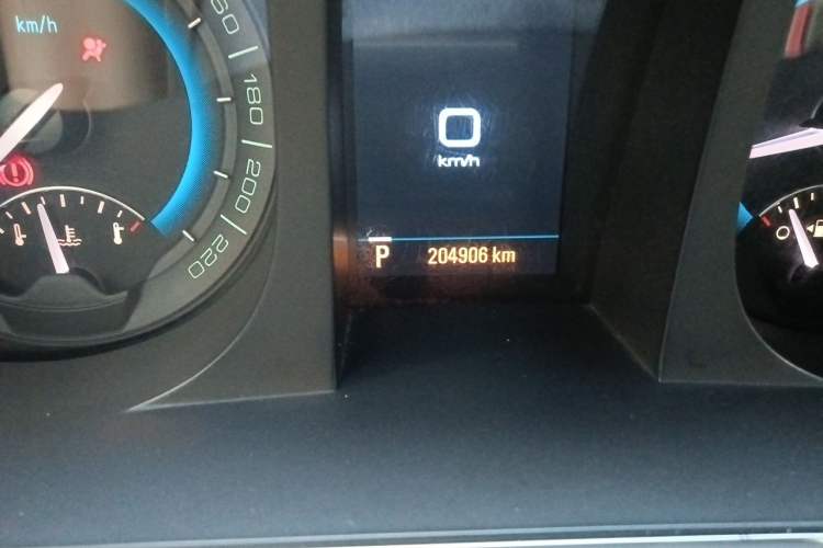 Used Buick GL8 2011 2.4L LT Luxury Business Executive Edition Odometer Close Up