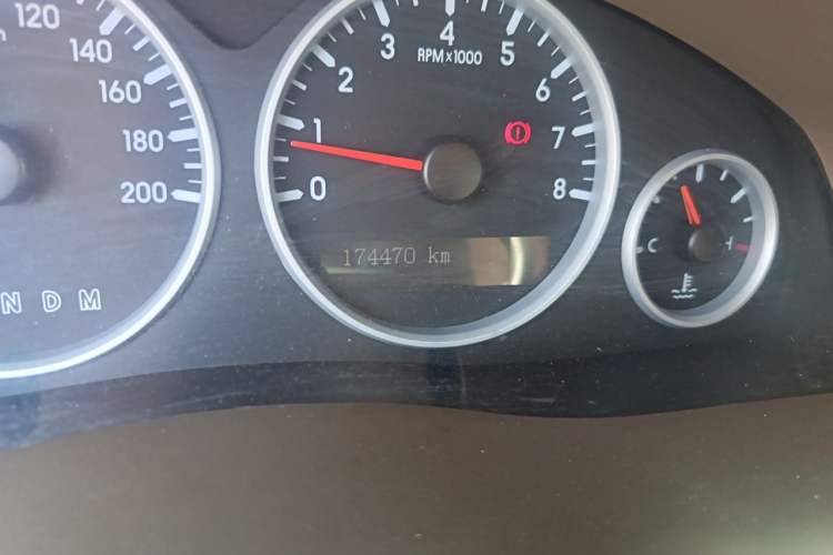 Used Buick GL8 2011 2.4L CT Comfort Edition Odometer Close Up