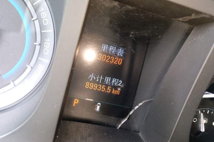 Used Buick GL8 2011 3.0L GT Luxury Business Haoya Edition Odometer Close Up