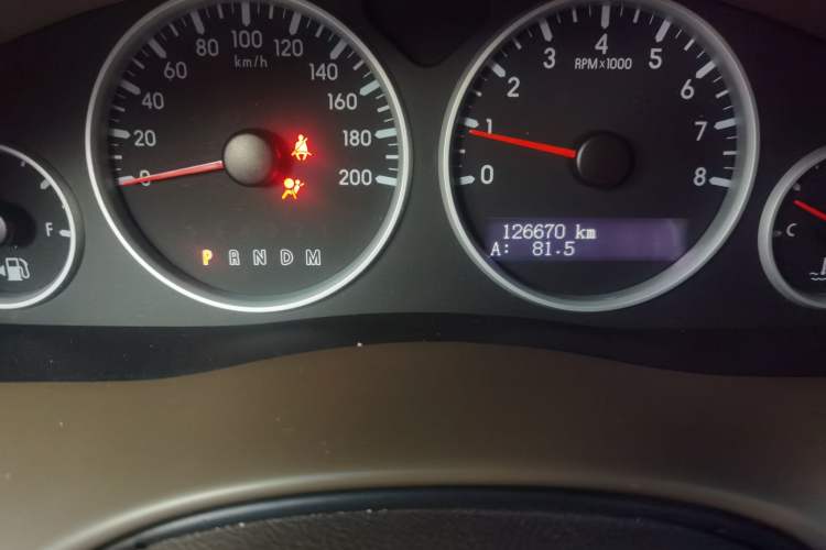 Used Buick GL8 2011 2.4L LT Executive Edition Odometer Close Up