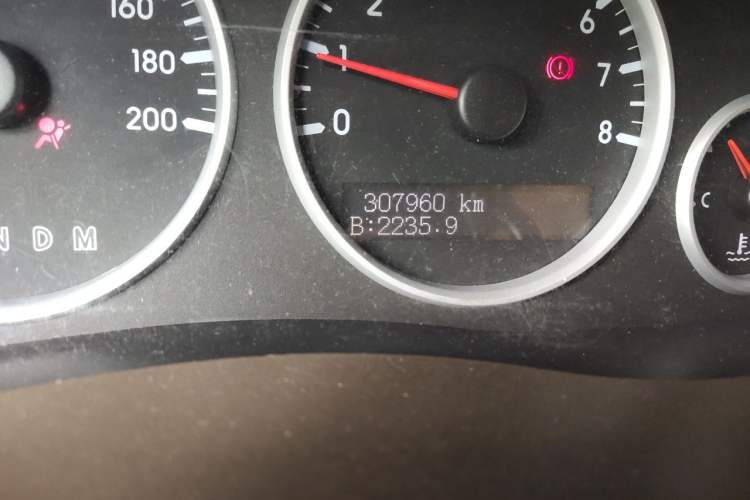 Used Buick GL8 2011 2.4L CT Comfort Edition Odometer Close Up