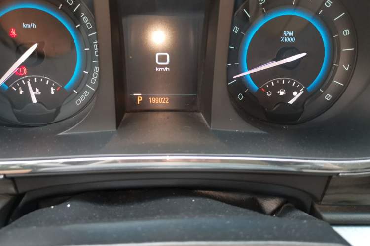 Used Buick GL8 2011 3.0L GT Luxury Business Haoya Edition Odometer Close Up
