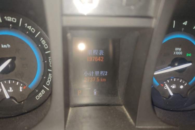 Used Buick GL8 2011 2.4L LT Luxury Business Executive Edition Odometer Close Up