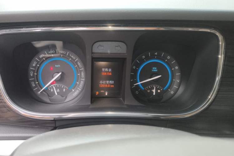 Used Buick GL8 2011 3.0L XT Luxury Business Flagship Edition Odometer Close Up