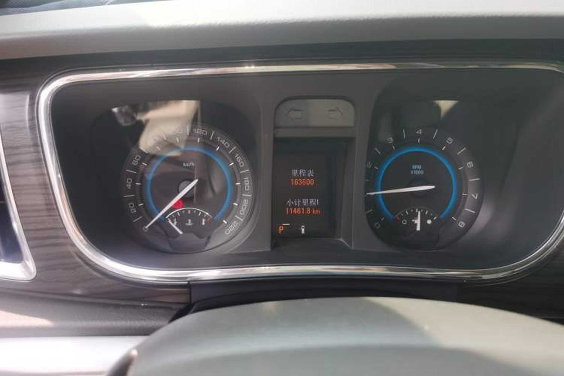 Used Buick GL8 2011 3.0L XT Luxury Business Flagship Edition Odometer Close Up