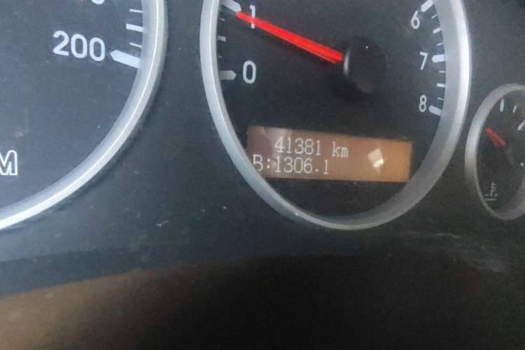 Used Buick GL8 2011 2.4L CT Comfort Edition Odometer Close Up