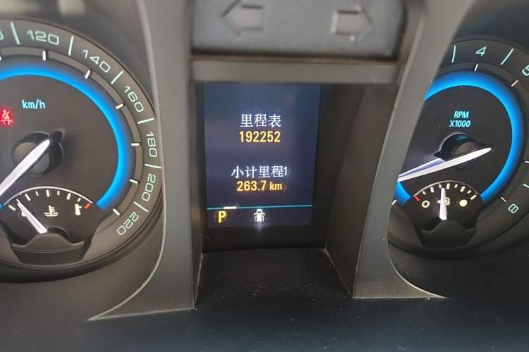 Used Buick GL8 2011 3.0L GT Luxury Business Haoya Edition Odometer Close Up