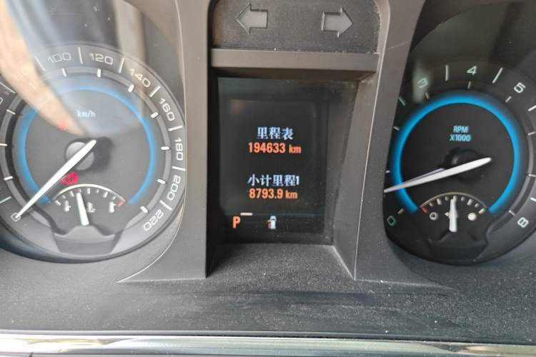 Used Buick GL8 2011 3.0L GT Luxury Business Haoya Edition Odometer Close Up