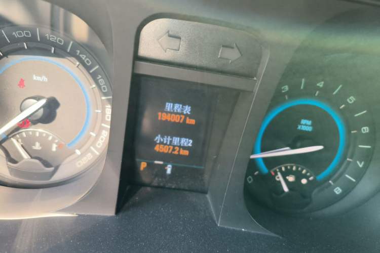Used Buick GL8 2011 3.0L XT Luxury Business Flagship Edition Odometer Close Up