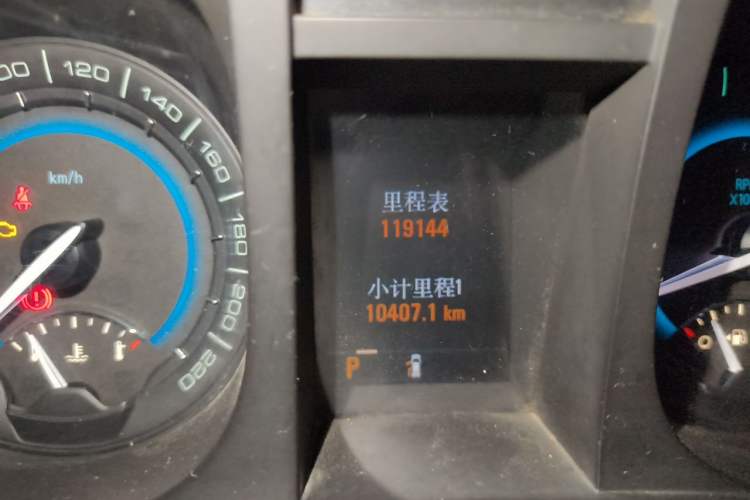 Used Buick GL8 2011 3.0L GT Luxury Business Haoya Edition Odometer Close Up