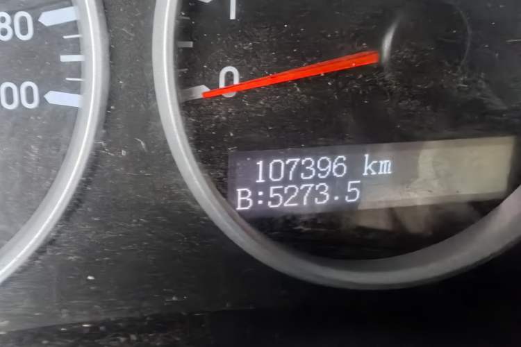 Used Buick GL8 2011 2.4L CT Comfort Edition Odometer Close Up