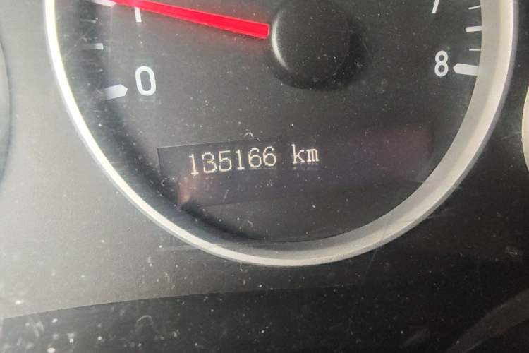 Used Buick GL8 2011 2.4L CT Comfort Edition Odometer Close Up