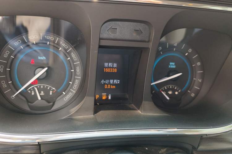 Used Buick GL8 2011 3.0L GT Luxury Business Haoya Edition Odometer Close Up