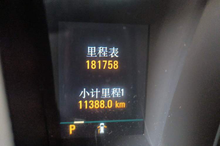 Used Buick GL8 2011 3.0L XT Luxury Business Flagship Edition Odometer Close Up