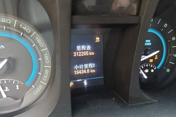 Used Buick GL8 2011 3.0L GT Luxury Business Haoya Edition Odometer Close Up