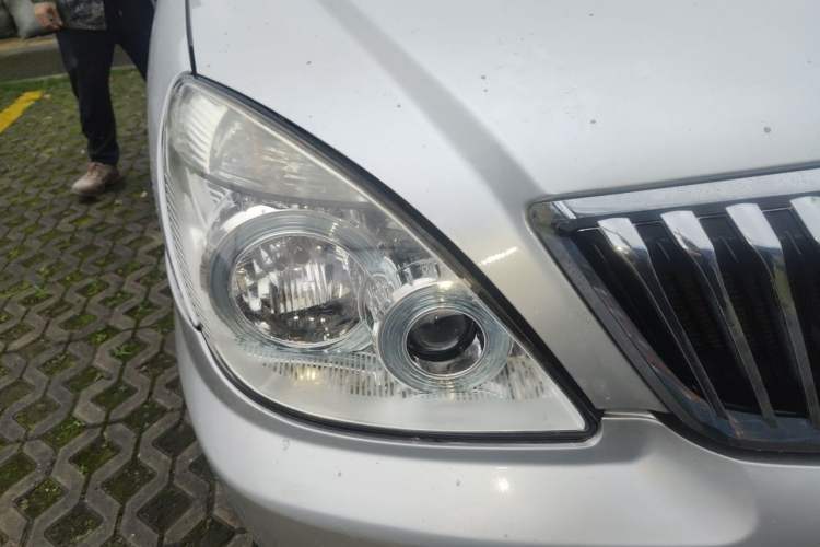 Used Buick GL8 2011 2.4L CT Comfort Edition Right Front Headlight