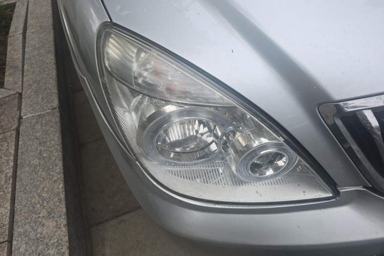 Used Buick GL8 2011 2.4L CT Comfort Edition Right Front Headlight