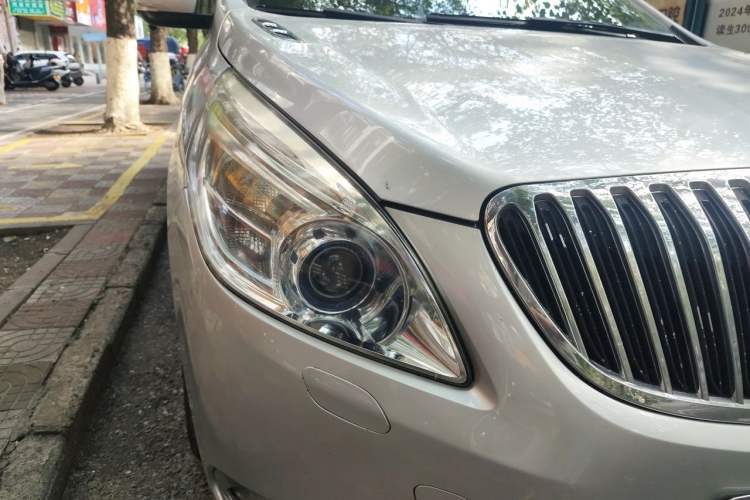 Used Buick GL8 2011 3.0L GT Luxury Business Haoya Edition Right Front Headlight