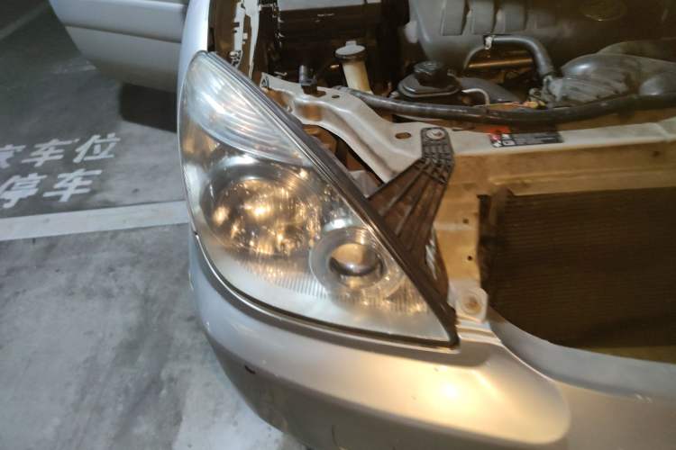 Used Buick GL8 2011 2.4L CT Comfort Edition Right Front Headlight