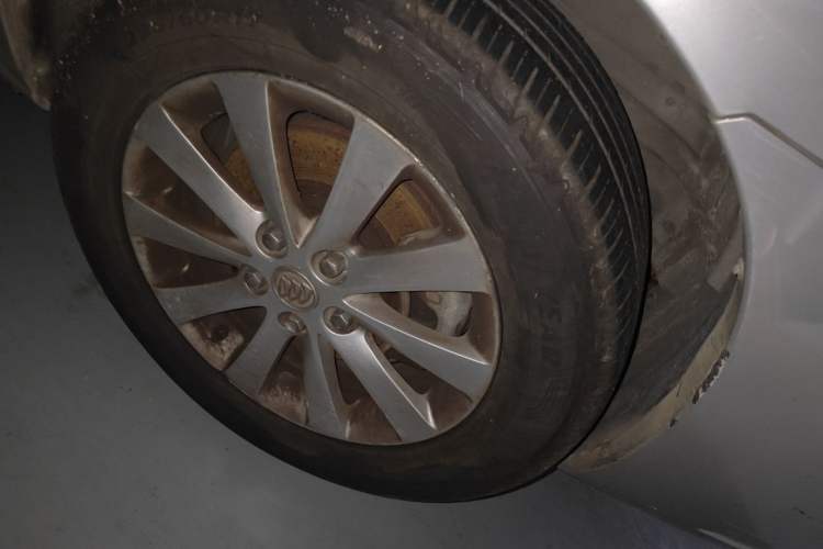 Used Buick GL8 2011 2.4L CT Comfort Edition Right Front Wheel Hub