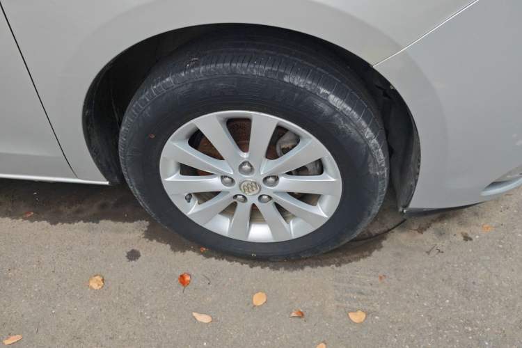 Used Buick GL8 2011 2.4L CT Luxury Business Comfort Edition Right Front Wheel Hub