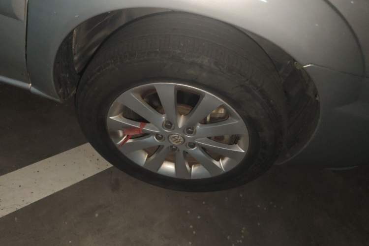 Used Buick GL8 2011 2.4L LT Executive Edition Right Front Wheel Hub