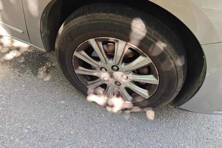 Used Buick GL8 2011 3.0L XT Luxury Business Flagship Edition Right Front Wheel Hub