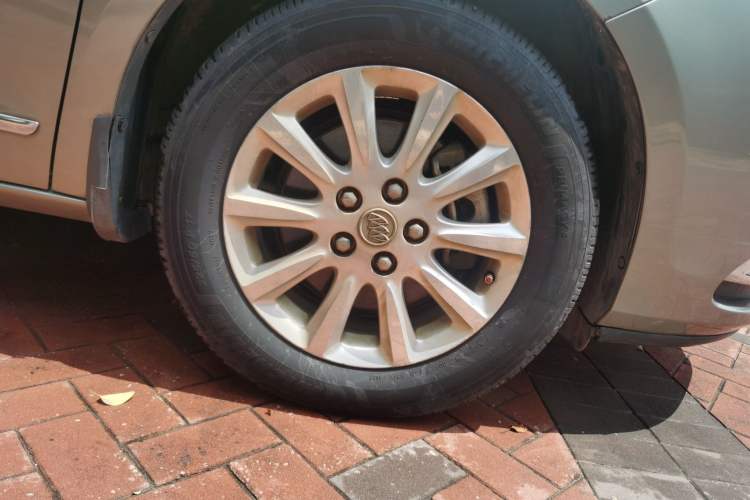 Used Buick GL8 2011 3.0L XT Luxury Business Flagship Edition Right Front Wheel Hub