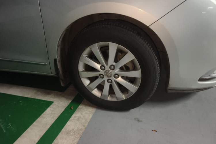 Used Buick GL8 2011 2.4L LT Luxury Business Executive Edition Right Front Wheel Hub