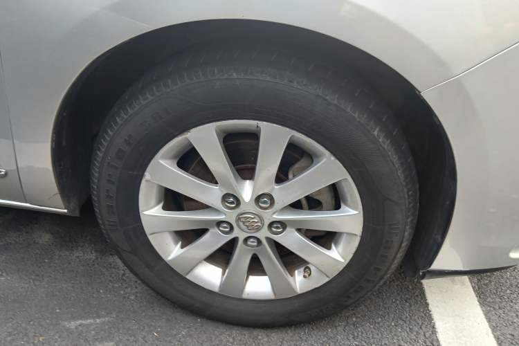 Used Buick GL8 2011 2.4L LT Luxury Business Executive Edition Right Front Wheel Hub