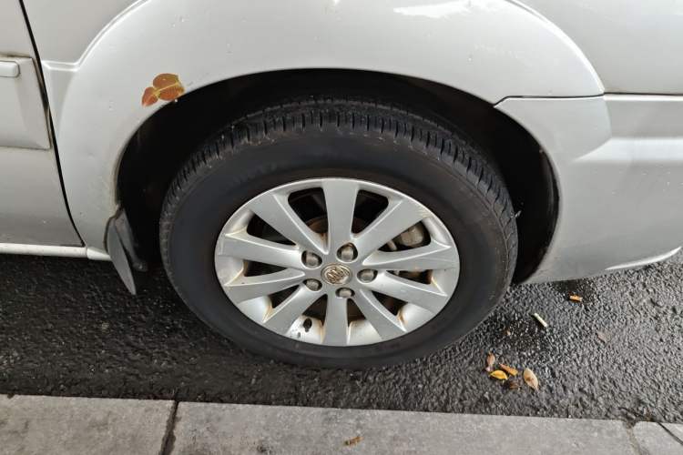 Used Buick GL8 2011 2.4L CT Comfort Edition Right Front Wheel Hub